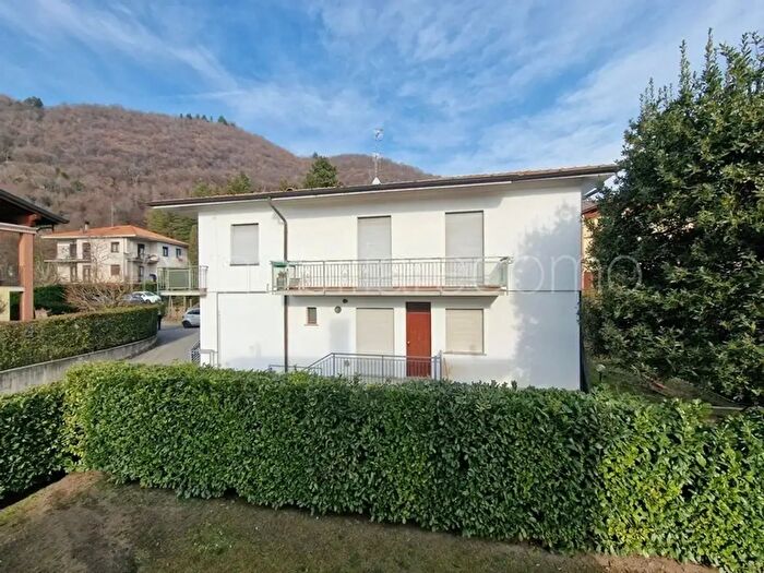 Casa con 6 locali in vendita in Via Stefano Ticozzi, Como