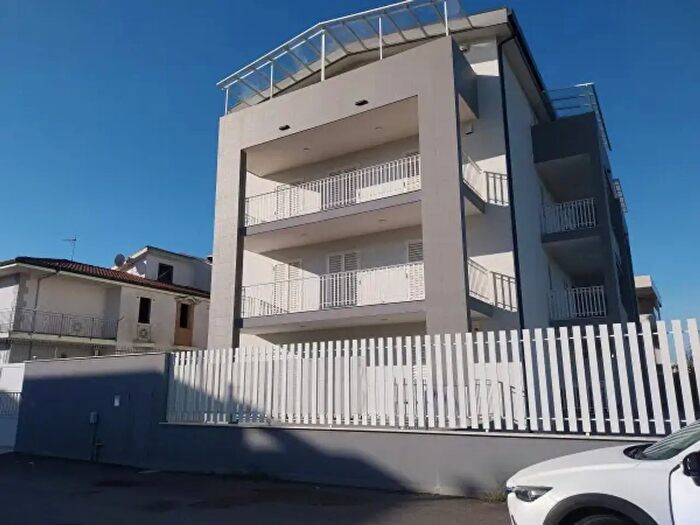 Appartamento quadrilocale in vendita in Via dei Gigli, Carinaro