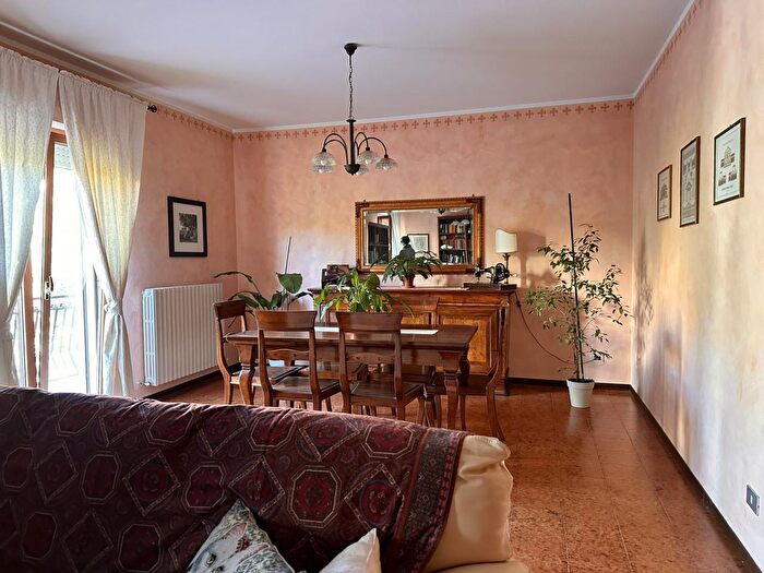 Appartamento trilocale in vendita in Via Gualfardo Tonnini, Osimo