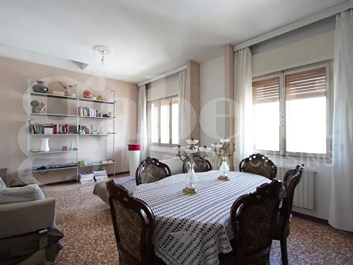 Appartamento quadrilocale in vendita in Viale Giuseppe Garibaldi, Venezia