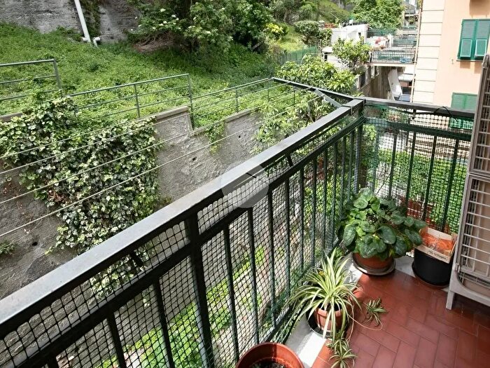 Appartamento trilocale in vendita in Via Ponterotto, Genova