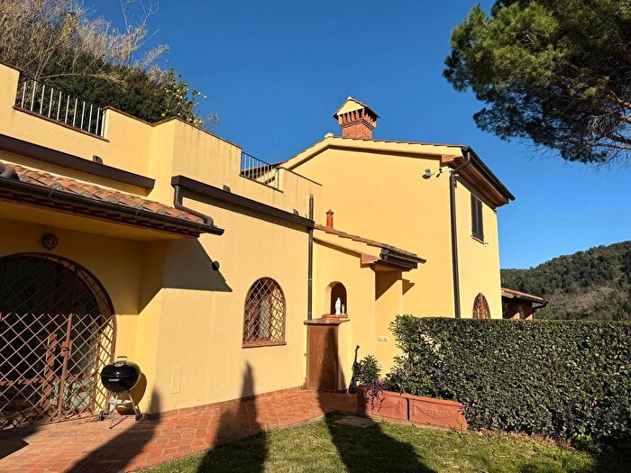 Appartamento con 5 locali in vendita in Riparbella