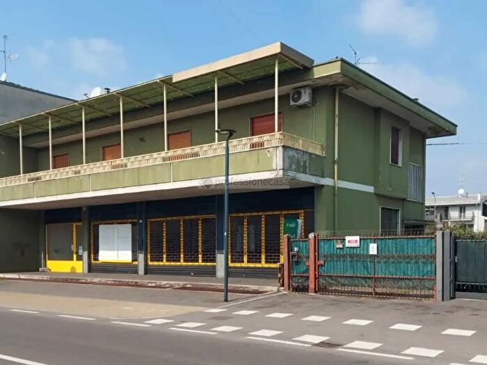 Casa con 8 locali in vendita in Via Don Luigi Viganò, Cesano Maderno