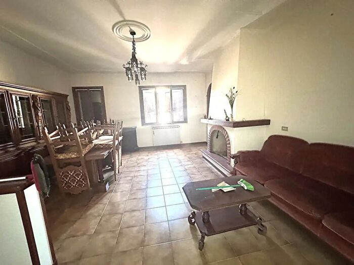 Appartamento trilocale in vendita in Via Roma, Pellegrino Parmense