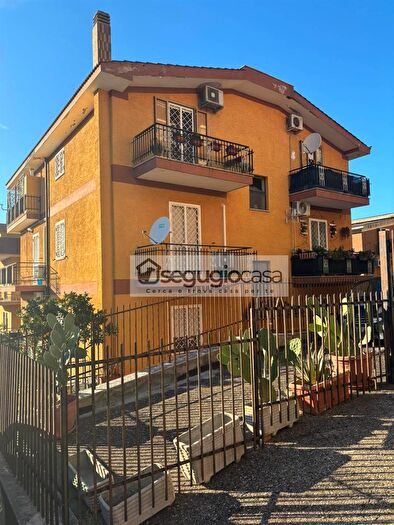 Appartamento trilocale in vendita in Roma