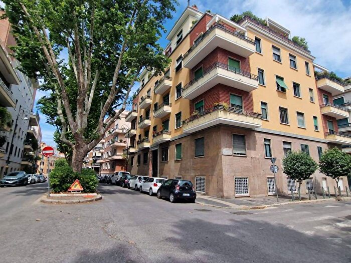 Appartamento trilocale in affitto in Viale Gorizia, Trieste Coppedè, Roma