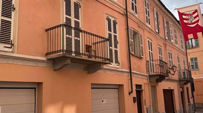 Appartamento quadrilocale in vendita in Via Luigi Ranco, Asti