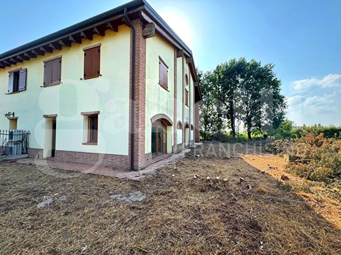 Casa con 6 locali in vendita in Via Pellicciari, Malalbergo