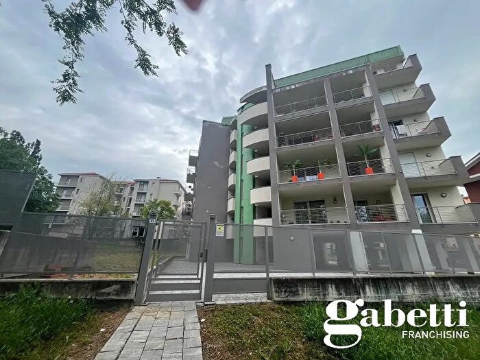 Appartamento con 5 locali in vendita in Via Rossino, Asti