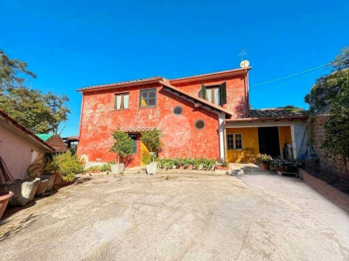 Casa quadrilocale in vendita in Vocabolo Pietrini, Magliano Sabina