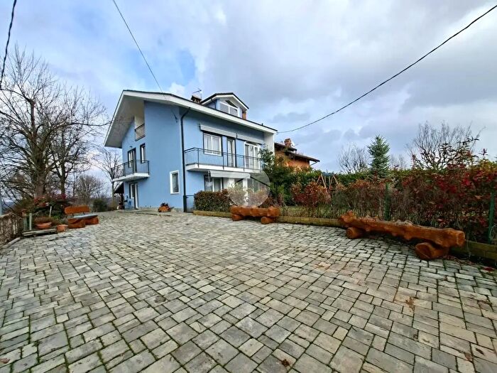 Casa con 6 locali in vendita in Frazione S Matteo, Bra