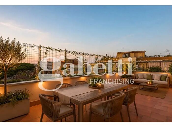 Appartamento quadrilocale in vendita in Via dei Colombi, Roma