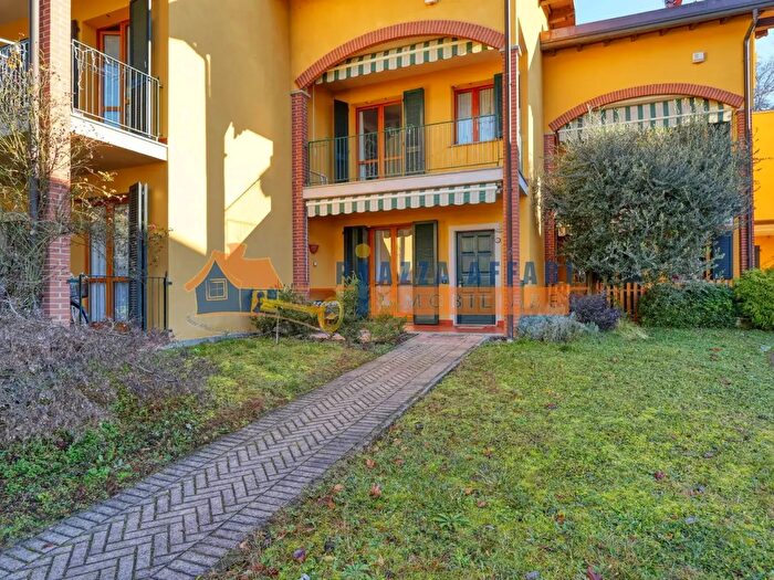 Casa quadrilocale in vendita in Via Caronno Varesino, Solbiate Arno