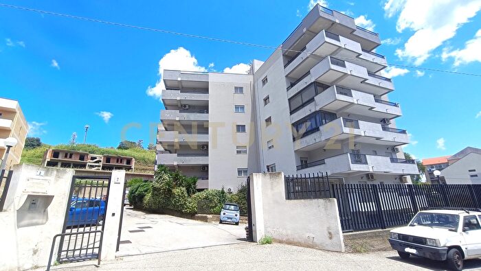 Appartamento con 6 locali in vendita in Via Madonna del Guidare a, Messina