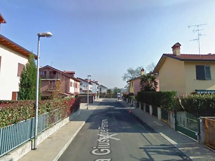 Appartamento bilocale in affitto in Via Giuseppe Piermarini, Biassono