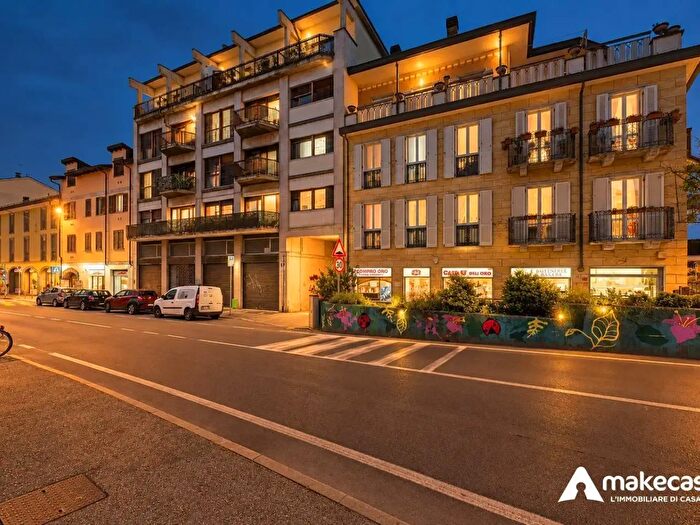 Appartamento trilocale in vendita in Via Giuseppe Dezza, Melegnano