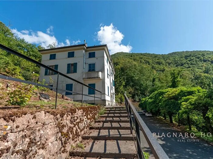 Appartamento quadrilocale in vendita in Via Tarossola, Mulazzo