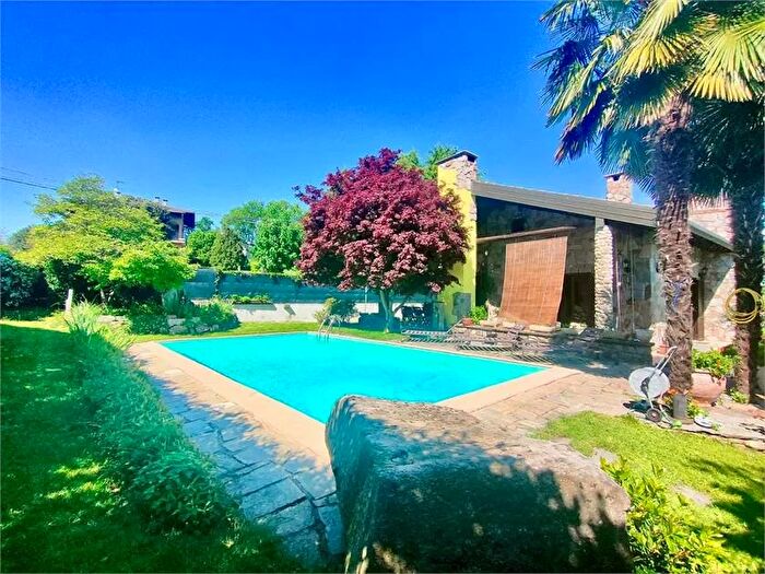 Casa con 13 locali in vendita in Via Papa Paolo VI Bregano Va, Bardello con Malgesso e Bregano