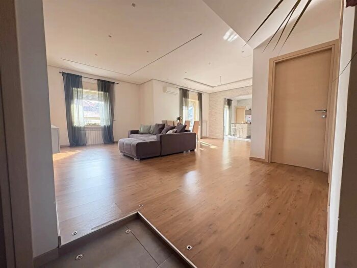 Appartamento con 5 locali in vendita in San Gregorio Di Catania