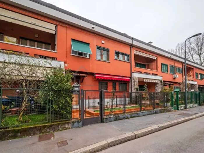 Casa quadrilocale in vendita in Via Finale Ligure, Milano