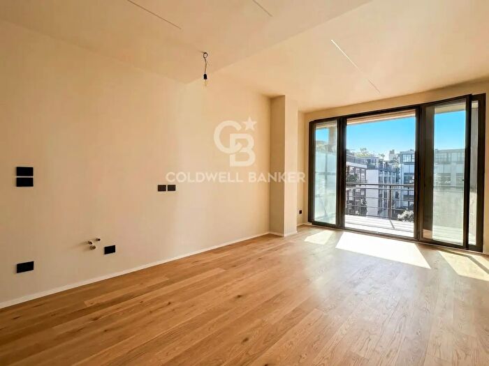 Appartamento trilocale in vendita in Via Pompeo Mariani, Milano