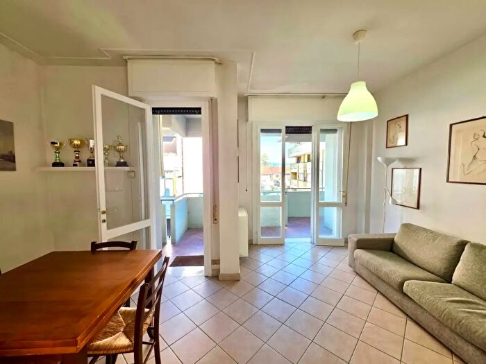 Appartamento con 5 locali in vendita in Viareggio
