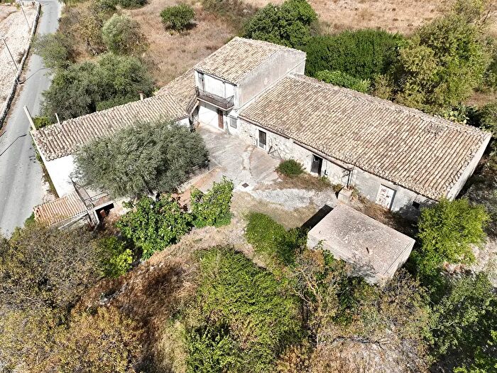 Casa quadrilocale in vendita in Via della Fontana, Ragusa
