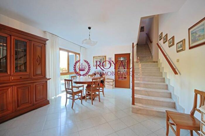 Casa quadrilocale in vendita in Via dei Salici, Livorno