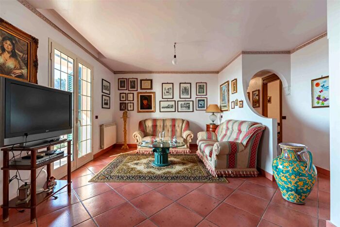 Appartamento con 8 locali in vendita in Via Avvocato Vincenzo Cirincione, Cefalu