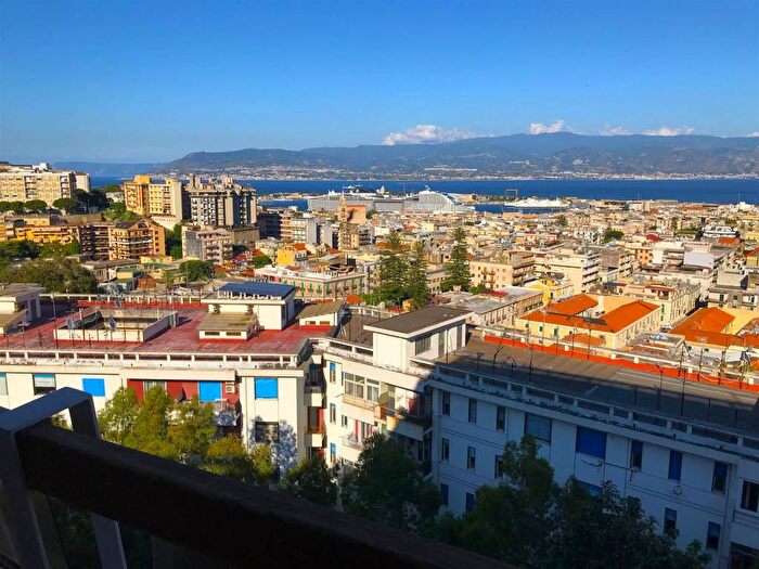 Appartamento con 6 locali in affitto in Via Ducezio, Gravitelli, Messina