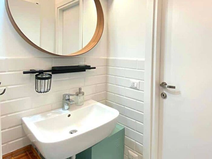 Appartamento trilocale in affitto in Via Arcivescovo Romilli, Corvetto, Milano