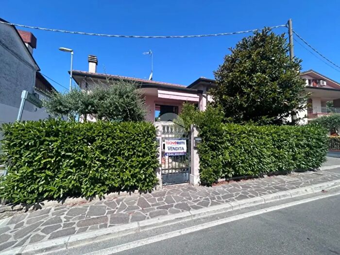 Casa quadrilocale in vendita in Via Ragazzena, Cervia