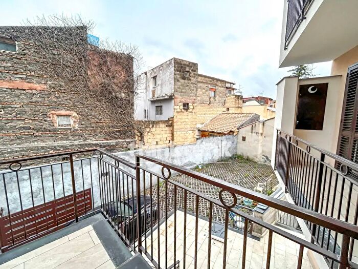 Appartamento con 5 locali in vendita in Via Ogliastro, Catania
