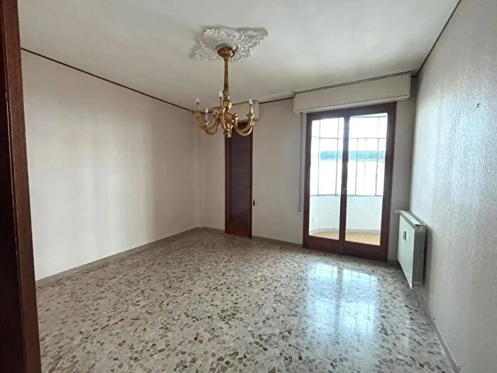 Appartamento quadrilocale in vendita in Via Genova, Savona