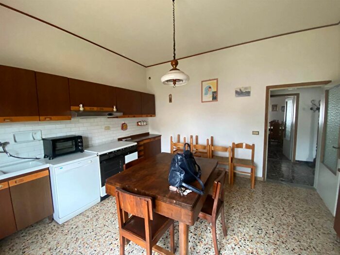 Appartamento con 5 locali in vendita in Via II Giugno a Certaldo Firenze, Certaldo