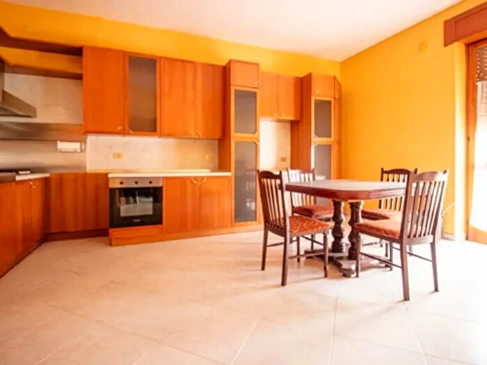 Appartamento trilocale in vendita in Via Michele Scioscia, Lucera