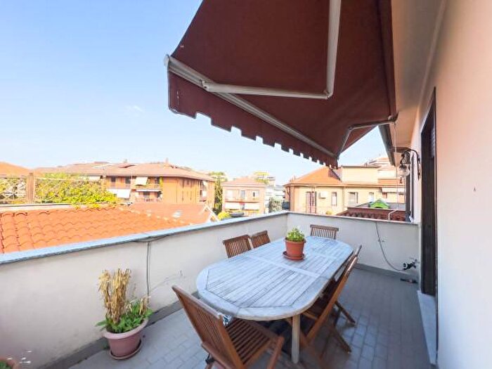 Appartamento quadrilocale in vendita in Viale Campania, Monza