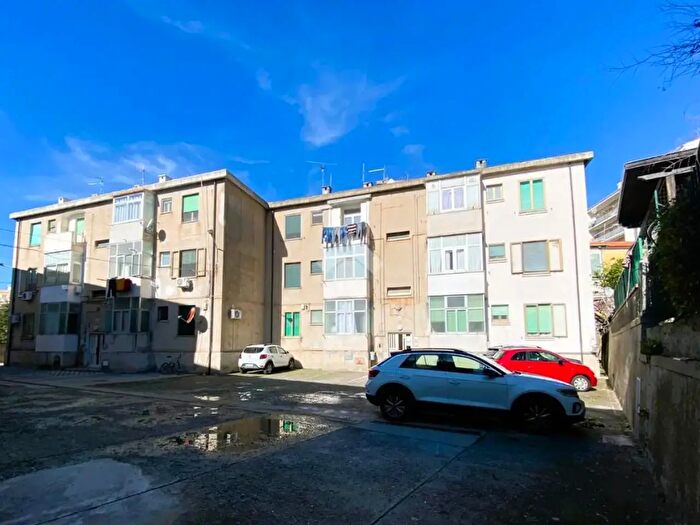 Appartamento trilocale in vendita in Via dei Gigli, Paola