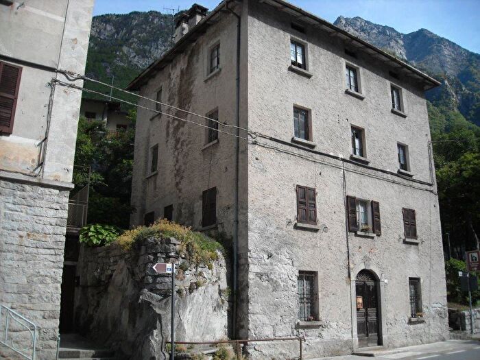 Casa quadrilocale in vendita in Strada Nazionale, Piuro