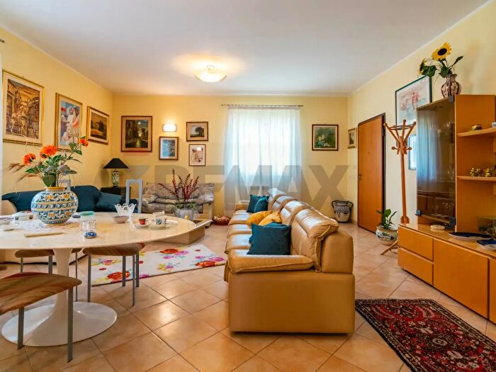 Casa con 6 locali in vendita in Via dellAtleta, Misterbianco