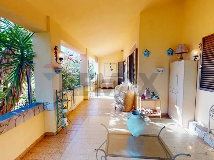 Casa con 7 locali in vendita in Località Defensola Snc, Vieste