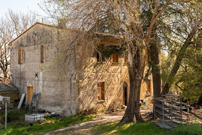 Casa con 12 locali in vendita in Chianni