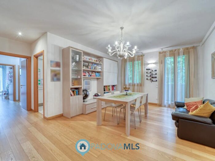 Appartamento quadrilocale in vendita in Via Dante di Nanni, Padova