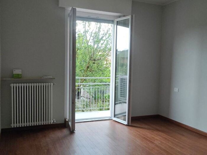 Appartamento trilocale in affitto in Via Umbria, Rondo Carducci Medassino, Voghera