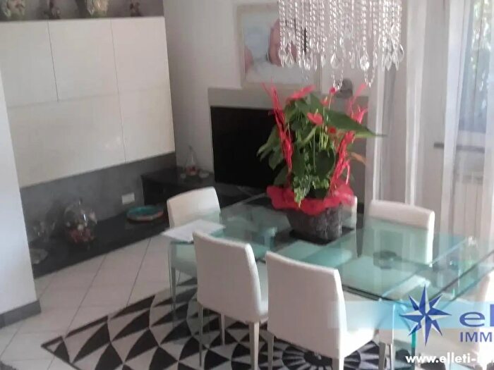 Appartamento con 5 locali in vendita in Massa