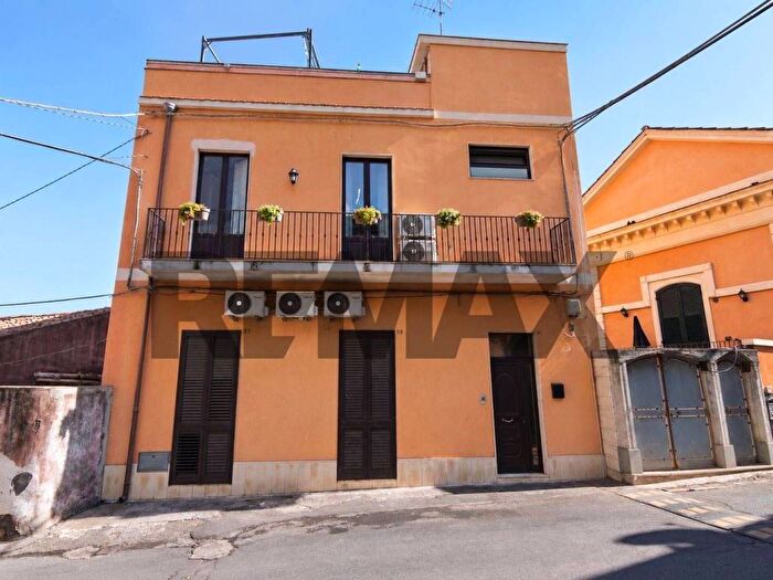 Appartamento trilocale in vendita in Via Scalo Grande, Pozzillo Stazzo Santa Tecla, Acireale