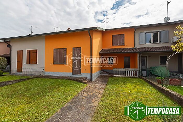 Casa quadrilocale in vendita in Via Capellazzi, Monte Cremasco