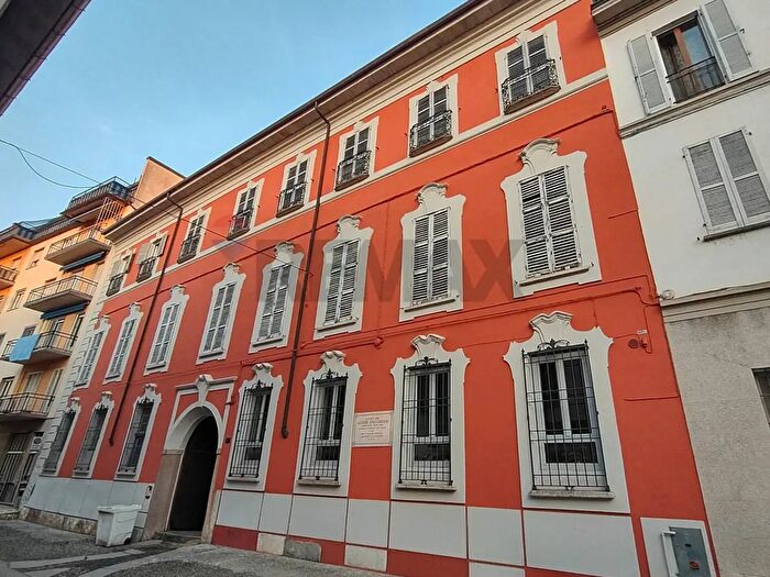 Appartamento bilocale in vendita in Via San Martino, Pavia