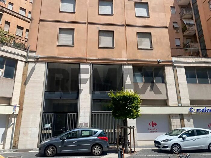 Appartamento quadrilocale in vendita in Piazza Fanteria, Mantova