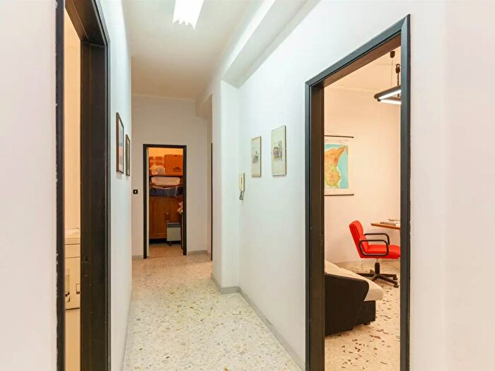 Appartamento quadrilocale in vendita in Via De Caro, Catania